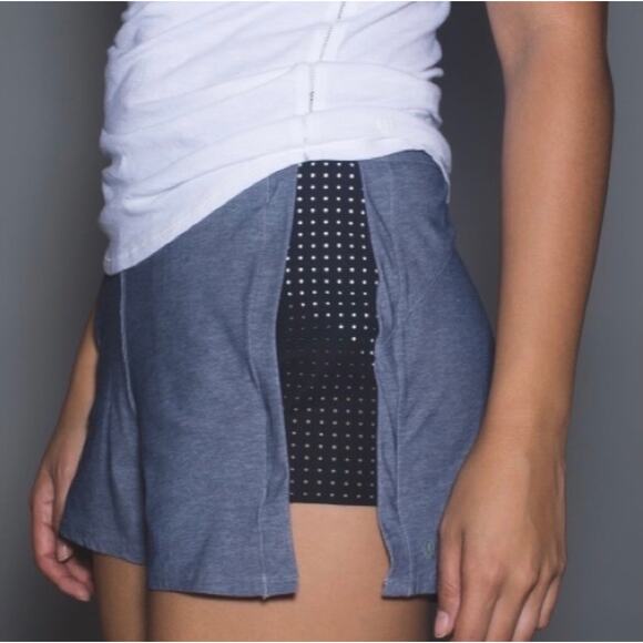 Lululemon On The Go High Waist Shorts Ventilated Side Split Gray Black Size 4 - Picture 2 of 7